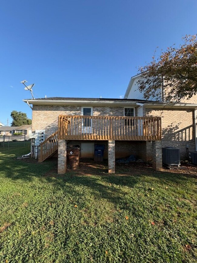 Building Photo - 1801 Brookline Ct