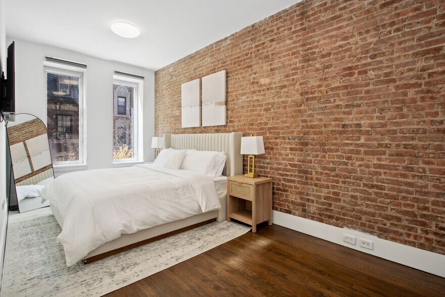 Building Photo - 125 E 83rd St