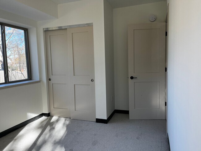 Building Photo - 480 8th St