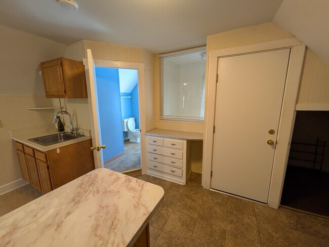 Building Photo - 90 Fairview Ave