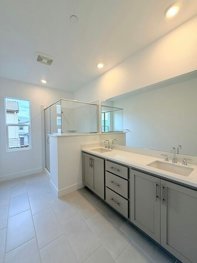 Building Photo - 325 N Paso Robles Dr