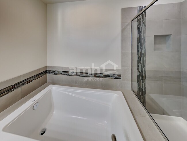 Building Photo - 2783 Moore St