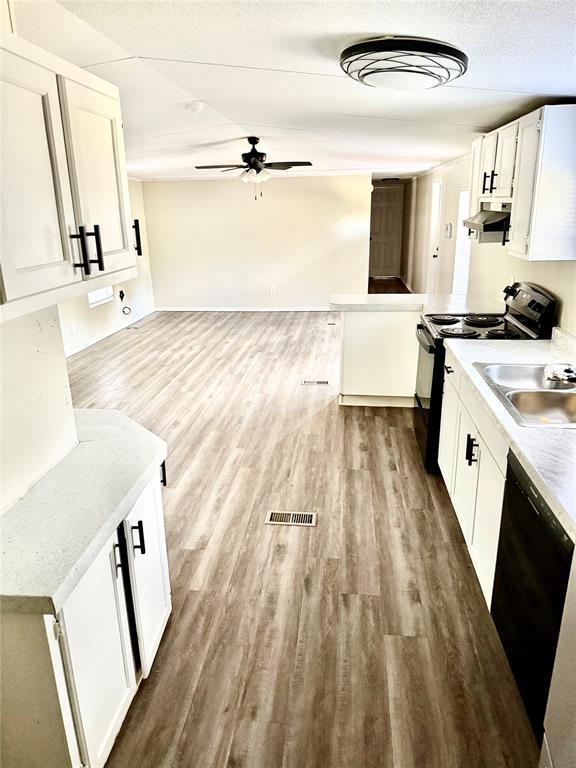 Building Photo - 750 Oak Meadows