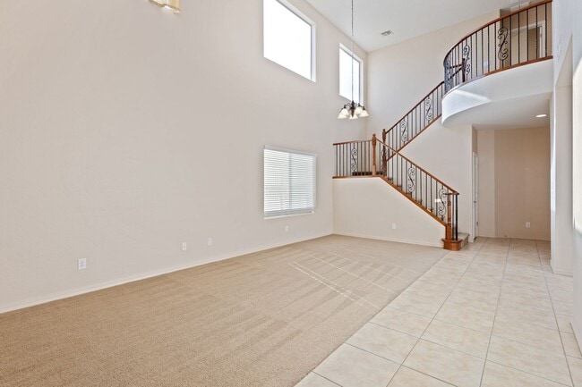 Building Photo - Gorgeous 4 Bedroom Home in Phoenix!