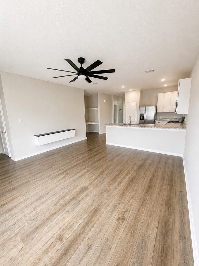 Building Photo - 112 Laurel Oak Dr
