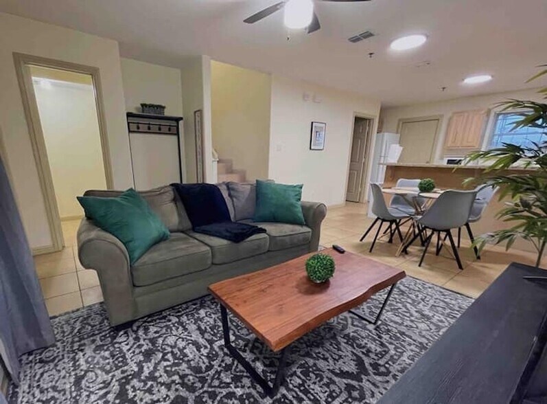 Building Photo - 1500 Humming Bird Ct
