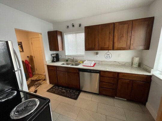 Building Photo - 679 E Downington Ave