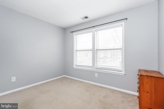 Building Photo - 306 Trinity Ct