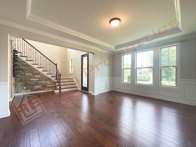 Building Photo - Gorgeous 5 Bedroom Home with First Floor In-law Suite & 3 Car Garage, Golf Course, Pool, Tennis a...