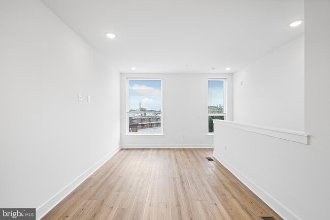 Building Photo - 4324 Lancaster Ave