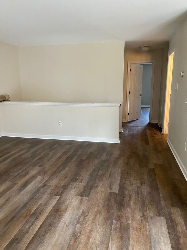 Building Photo - Cozy 2 Bedroom Condo