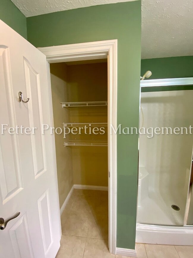 Building Photo - Gorgeous 3 Bedroom Newburgh Home!