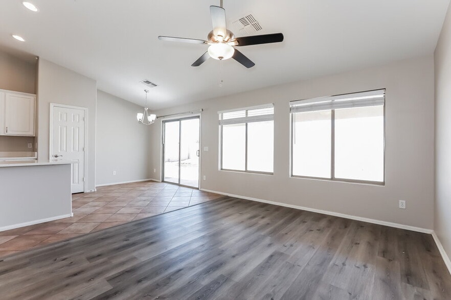 Building Photo - 4148 E Stratford Pl