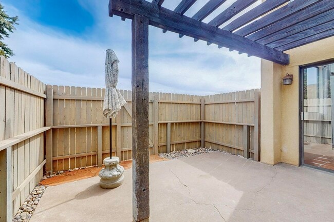 Building Photo - 876 Tramway Ln Ct NE