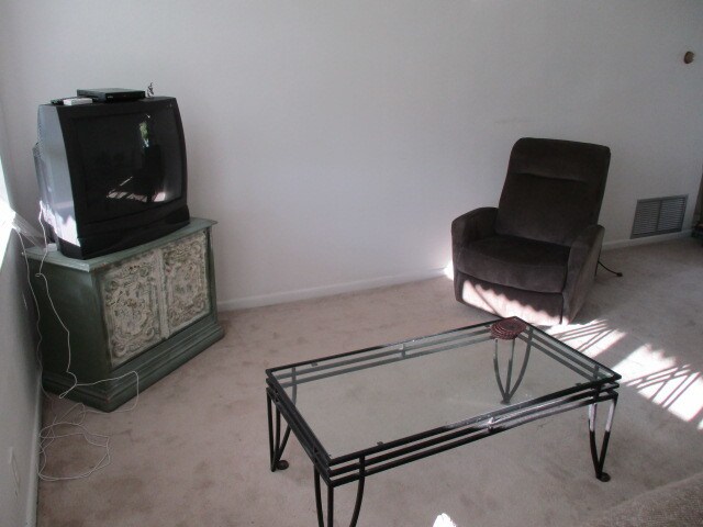 Building Photo - 2851 E Golf Blvd