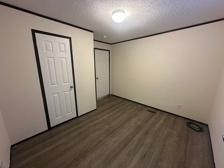 Building Photo - 2123 Bradford St