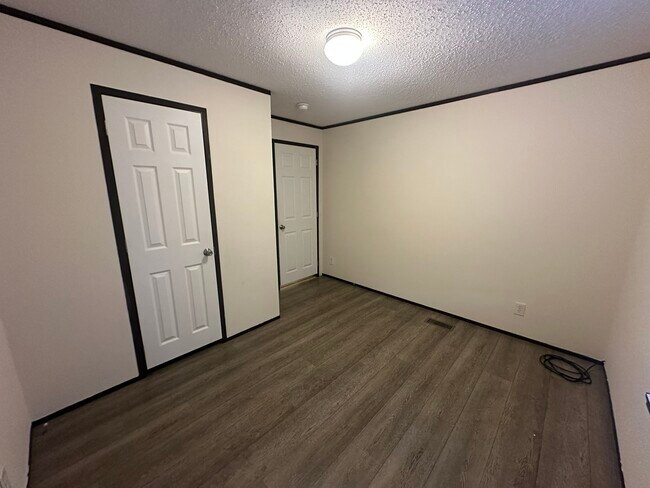 Building Photo - 2123 Bradford St