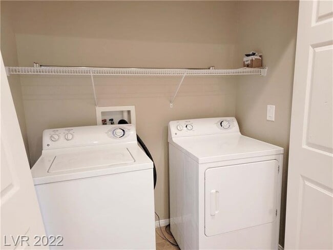 Building Photo - 8455 Classique Ave