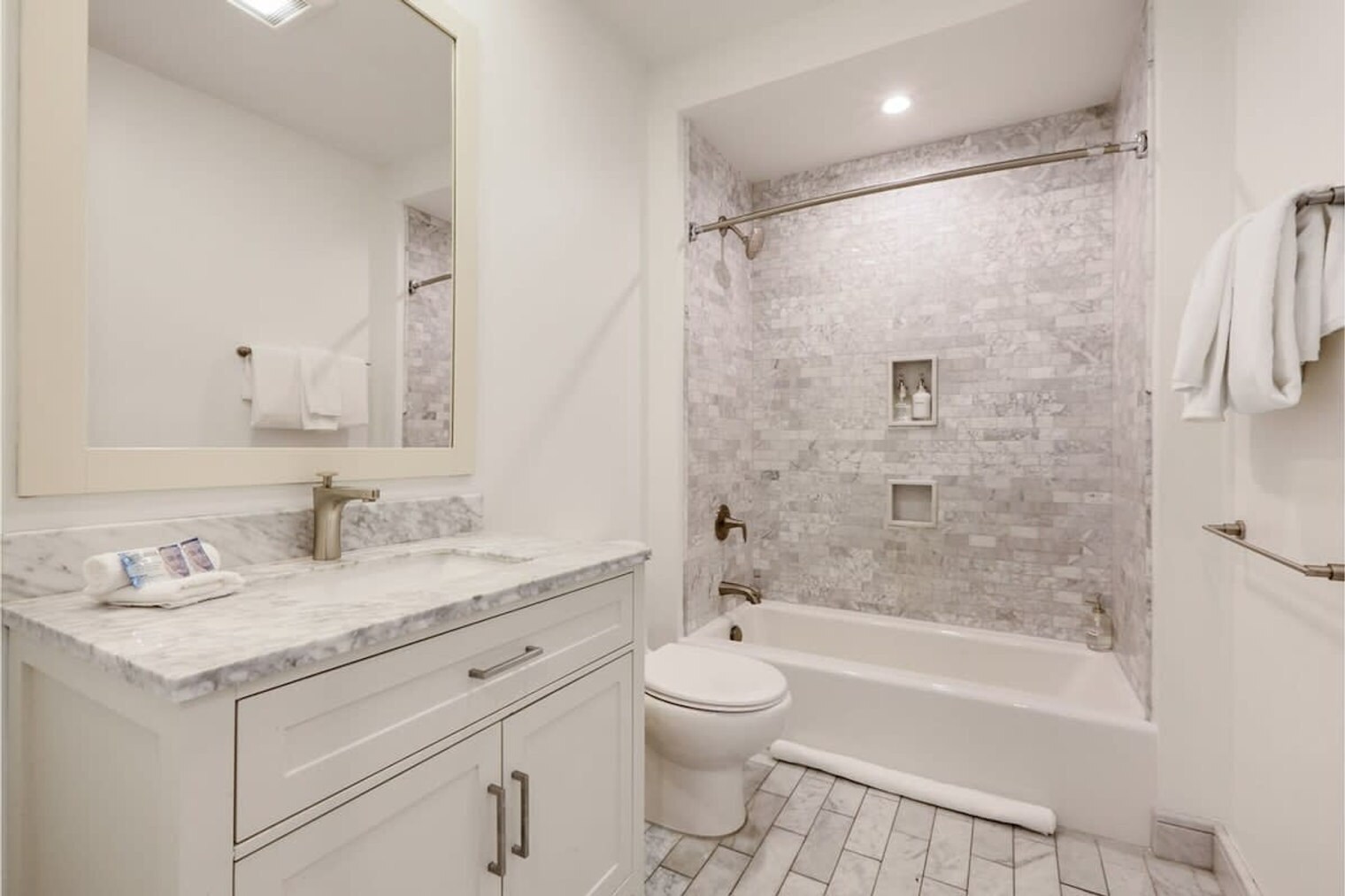 Building Photo - 822 Perdido St