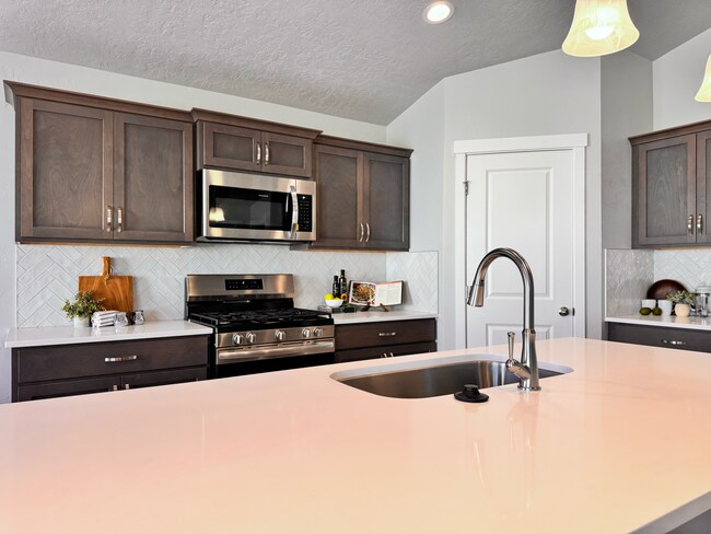 Building Photo - 10330 Crystal Ridge Dr