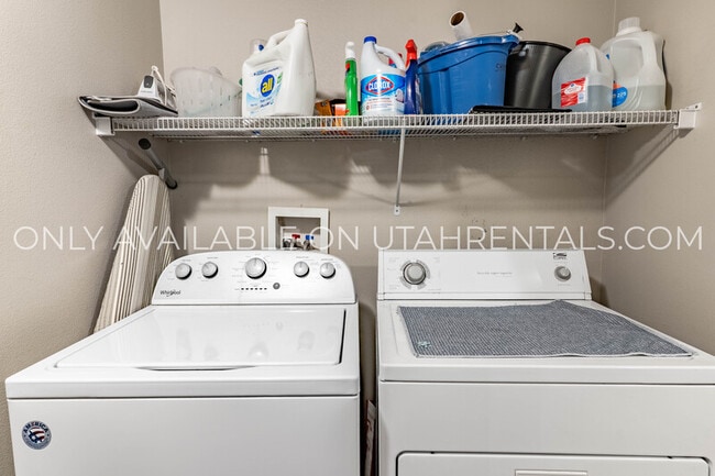 Building Photo - 898 E 700 N