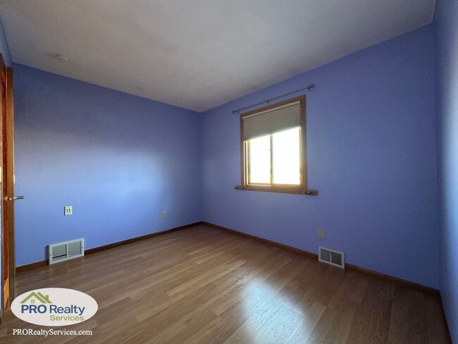 Building Photo - 3 Bedroom Home in Crystal