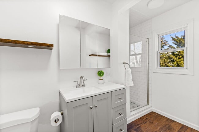 Building Photo - 44 Churchill St