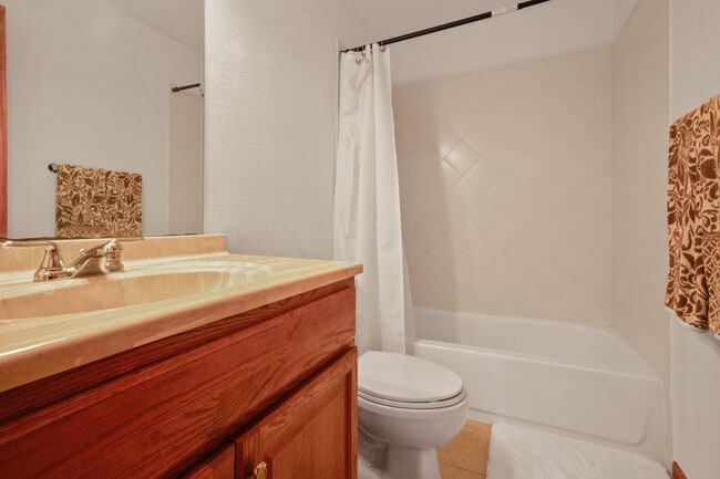 Building Photo - 204 Elmhurst Ct