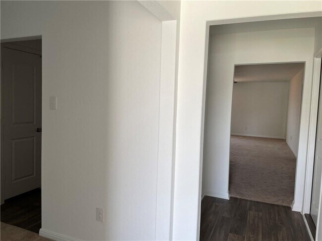 Building Photo - 100 Fairfax Ln