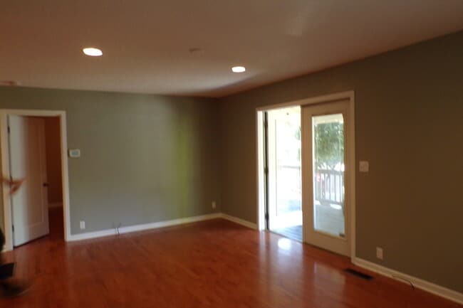 Building Photo - 1420 Dollar St