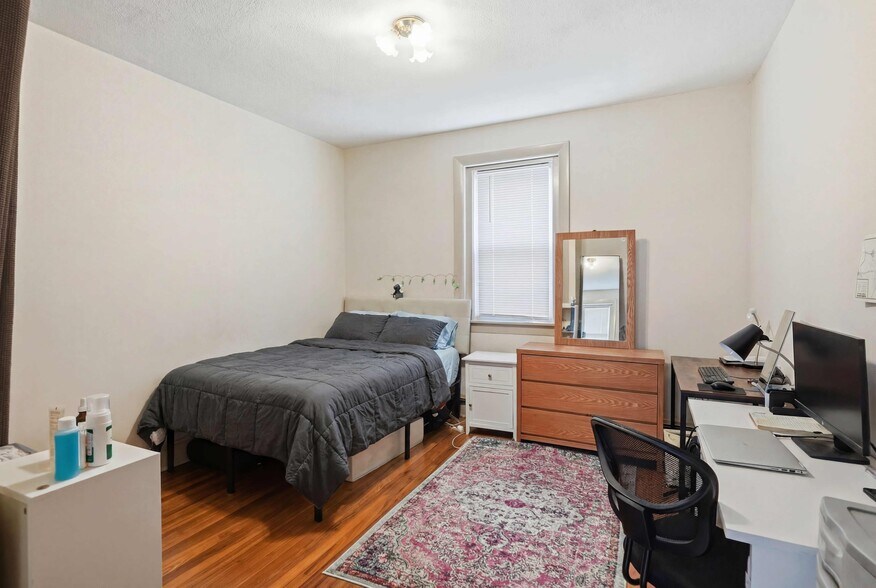 Building Photo - 1464 Tremont St