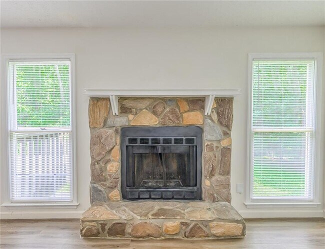 Building Photo - 2100 Whitebluff Way NE