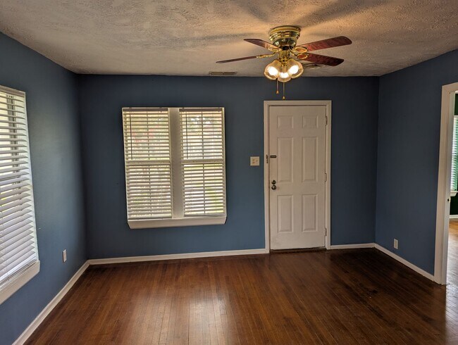 Building Photo - Central Lubbock Home