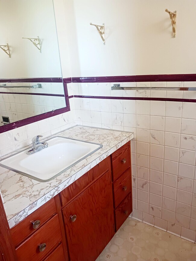 Building Photo - 600 Paw Paw Rd