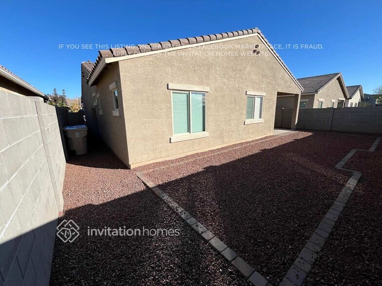 Building Photo - 21167 W Cypress St