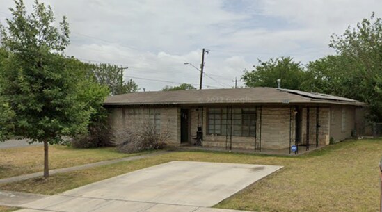 Building Photo - 404 Storeywood Dr