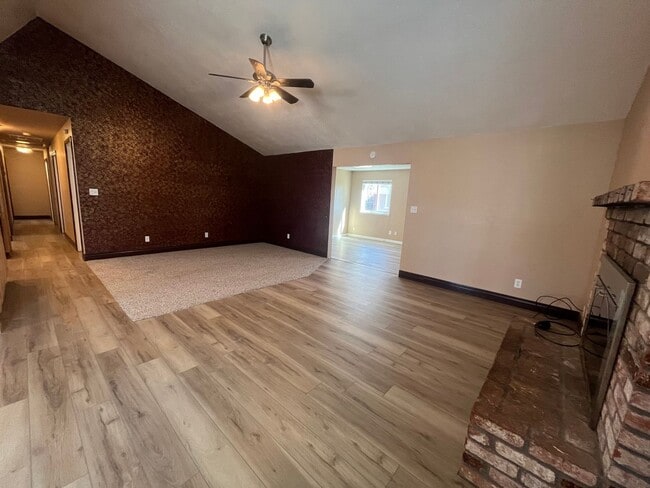 Building Photo - Spacious 4bed 2bath home in Elverta!