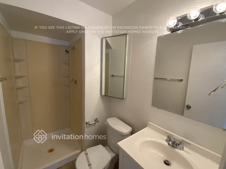 Building Photo - 12621 N 37th Dr