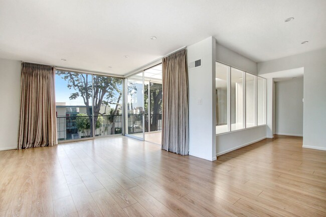 Building Photo - 960 21st Street in Santa Monica - steps to...