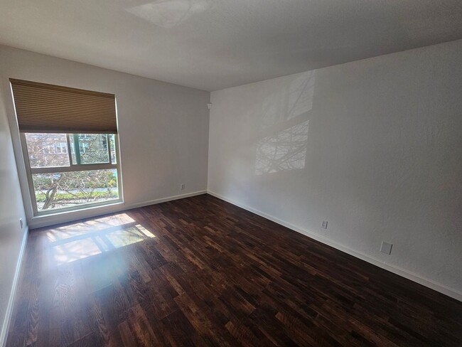 Building Photo - Cozy 2 Bedroom Condo Looking Near Piedmont...