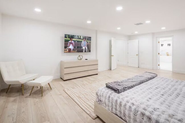 Building Photo - 1372 Peninsula Point Ave