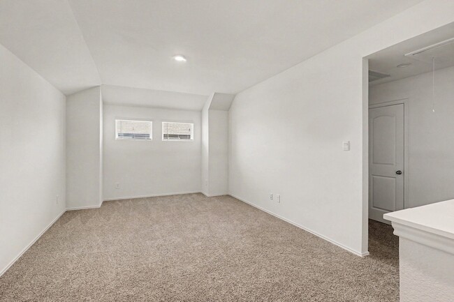 Building Photo - 609 San Jacinto Trl
