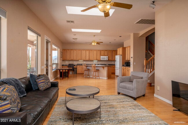 Building Photo - 533 W Desert Flower Ln