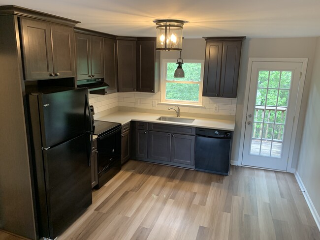Unit 7 - Signal Crest Apartment Homes