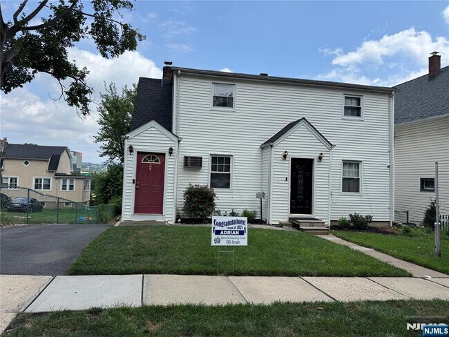 Primary Photo - 27 Overpeck Ave
