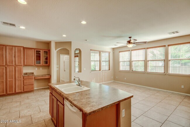 Building Photo - 21158 W Sycamore Dr