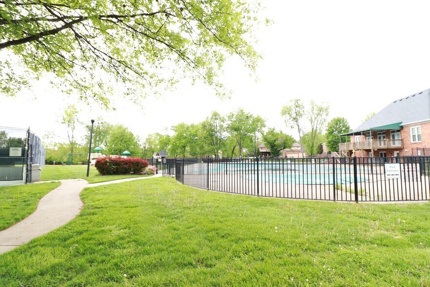 Bridgepointe Amenities - 5304 Wolfpen Woods Dr.