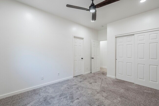 Building Photo - 760 N Swan Dr