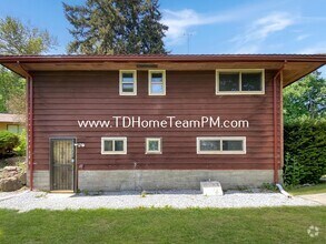 Building Photo - Charming 2-Bedroom Ground Floor Duplex wit...