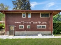Building Photo - Charming 2-Bedroom Ground Floor Duplex wit...